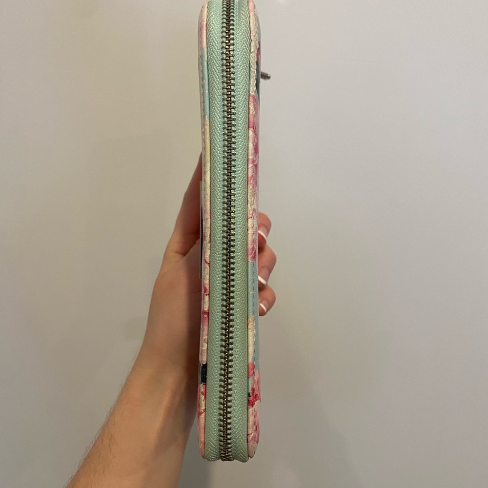 Forever New travel wallet - Picture 3 of 6